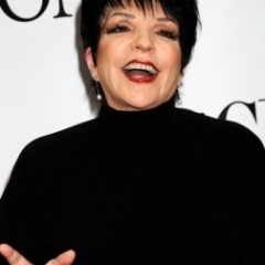 Imagem da notícia: Liza Minelli lan&ccedil;a colec&ccedil;&atilde;o de j&oacute;ias