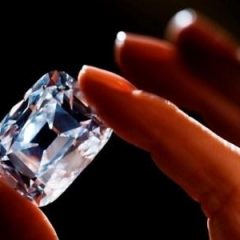 Imagem da notícia: O diamante incolor mais caro do mundo