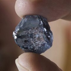 Imagem da notícia: Raro diamante azul encontrado