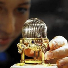 Imagem da notícia: Ovo Faberg&eacute; exposto em Londres