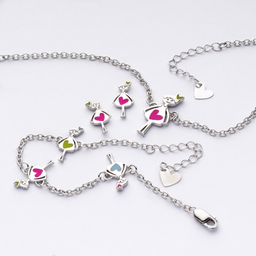 Imagem da notícia: Agatha Ruiz De La Prada apresenta “Agathitas Comunh&atilde;o”