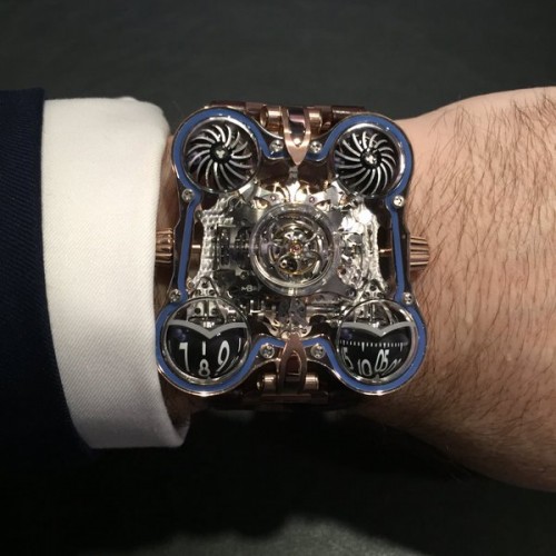 Imagem da notícia: Novo rel&oacute;gio de luxo transparente