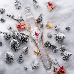 Imagem da notícia: Swatch apresenta relógio HoHoOuch para este Natal