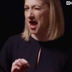 Imagem da notícia: Elena Gabrielle faz especial stand-up comedy para a Swatch