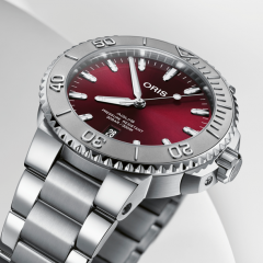 Imagem da notícia: Aquis Date Relief Cherry: Oris lança nova versão do mítico Aquis