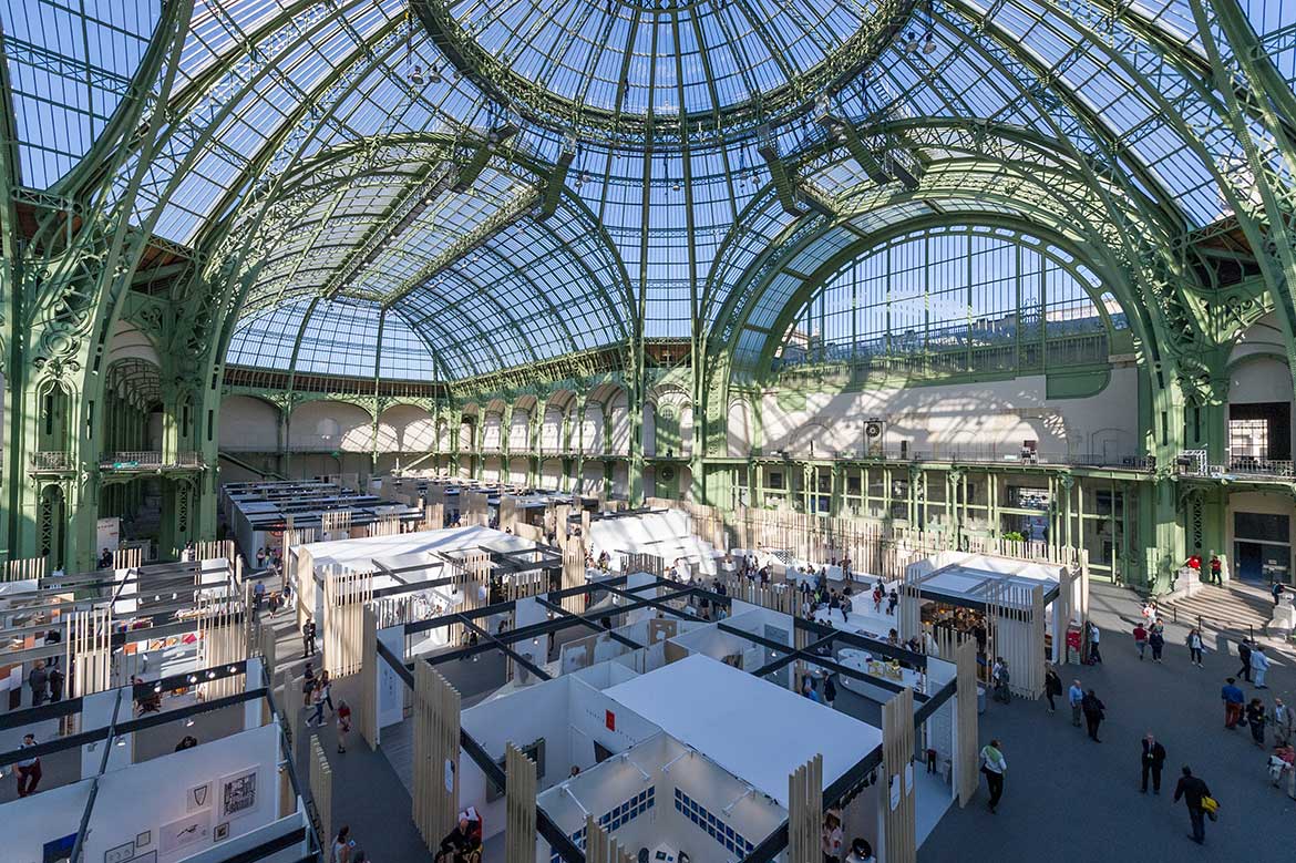 Imagem da notícia: Bienal Révélations celebra a criatividade artesã