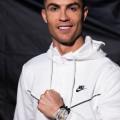 Imagem da notícia: Cristiano Ronaldo compra relógio de luxo da Jacob & Co