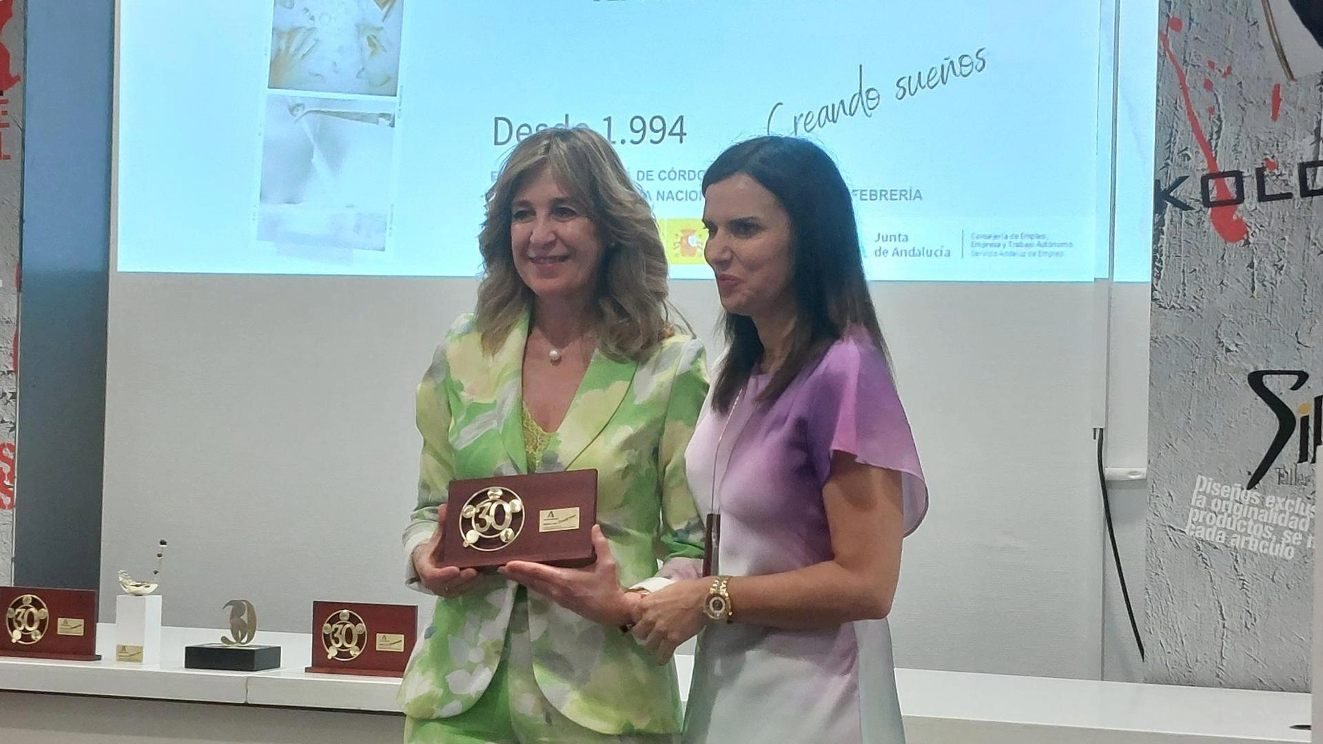 Imagem da notícia: Equipa da Madridjoya homenageada pela Escola de Joalharia de Córdoba