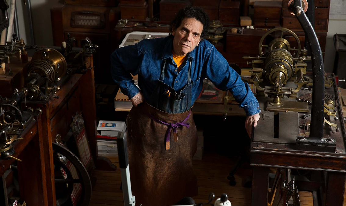 Imagem da notícia: Daniel Brush ilumina Paris com “A Arte da Linha e da Luz”